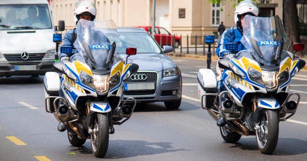 Motorosrendőröknek hajtott egy részeg ámokfutó a Budai Várnegyedben, miután a fél városon keresztül szirénázva üldözték a zsaruk