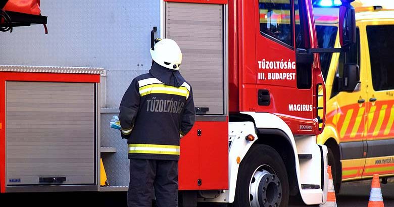 FRISS! Dráma Budakeszin – kigyulladt egy családi ház, embert is menteni kellett a lángok közül