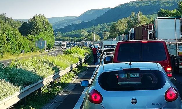 Torlódások nehezítik a közlekedést Budapesten és környékén