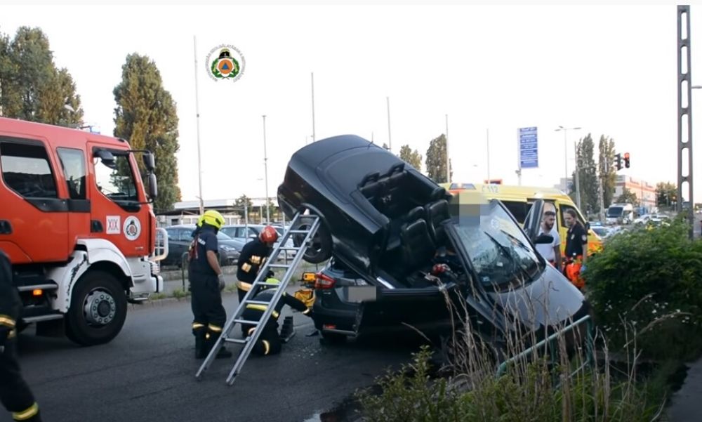 Súlyos baleset Kispesten – Suzuki SX4 S-Cross és egy Opel kabrió ütközött össze – videó