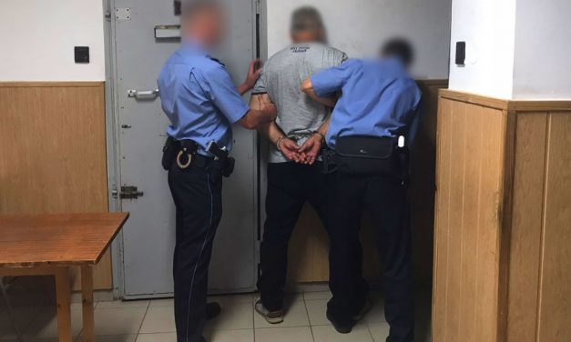 Ördögi terv: addig gyógyszerezték, míg meghalt a bácsi, majd elvették a pénzét, most elkapták őket