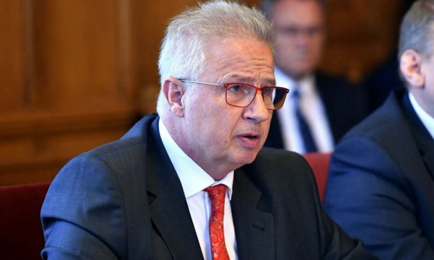 Újabb fideszes politikusnál mutatták ki a koronavírust: Trócsányi László EP képviselő is elkapta a betegséget