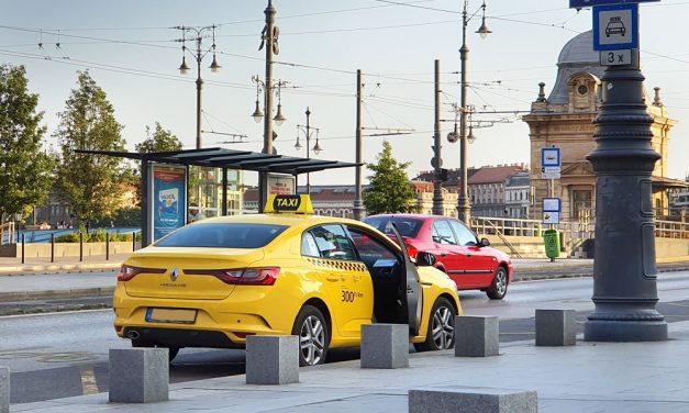 Beindulhat a taxis csencselés, a kivételezett sárga autókra nem vonatkozik a piaci ár, nagy biznisz lehet jó pénzért továbbadniuk az olcsón megvett üzemanyagot