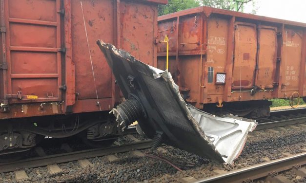 Kamionnal ütközött egy tehervonat Adácsnál: teljesen leállt a vasúti közlekedés a miskolci és az egri vonalon