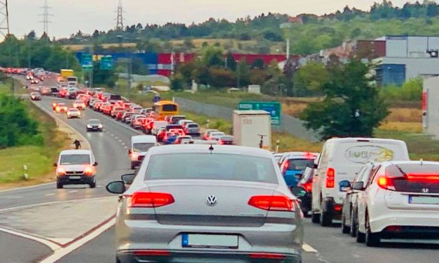 Baleset az M5-ön, torlódás az M0, M3-as autópályákon, nagy a forgalom Budapest felé
