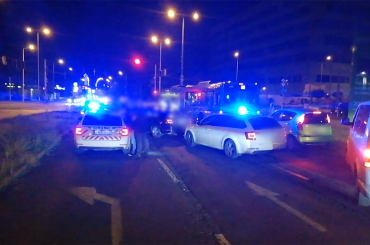 Átrendszámozta taxiját a betörőpáros sofőrje – a budapesti rendőrök fél órával egy betörést követően ütöttek rajta a trión – videó