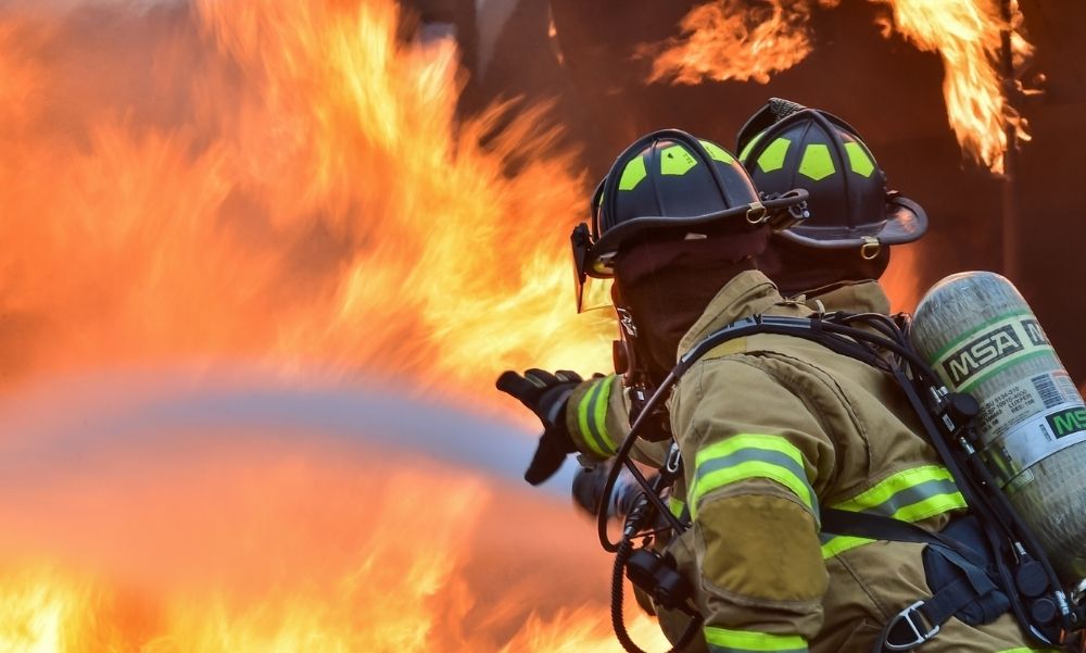 Felcsaptak a lángok egy gyáli családi házban – Néhány héten belül ez már a sokadik halálos lakástűz Pest megyében
