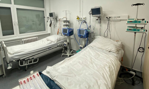 Koronavírus: több, mint 100-an haltak meg, 6300 felett van a kórházban kezeltek száma