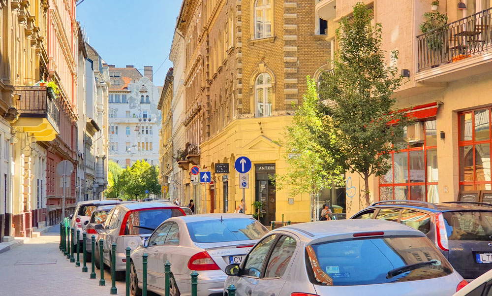 Ez lesz Budapesten is? Kitiltották Párizsból az idős dízel és benzines autókat