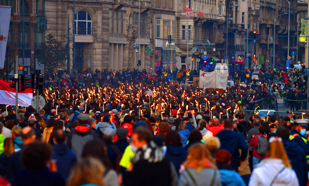 „Ami ma itt történt, az valaminek a kezdete” – Óriási tömeg vonult végig Budapesten a Színművészetisek hívására