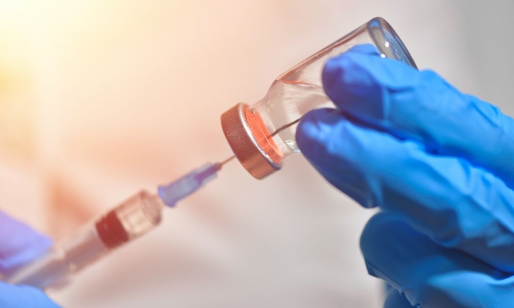 Koronavírus: Már december végén kezdődhet a vakcina beadása, őket fogják beoltani először