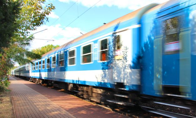 Halálra gázolt a vonat egy embert Pest megyében