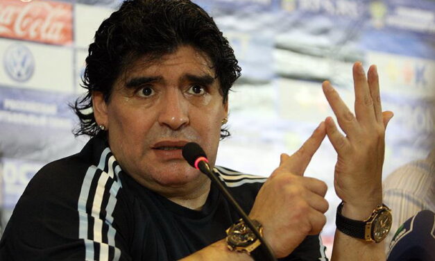 Meghalt a legendás focista, Diego Maradona
