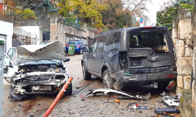 Epilepsziás rohamot kapott a sofőr, eszméletlenül száguldott lefelé a budai utcán, több autóba belerohant