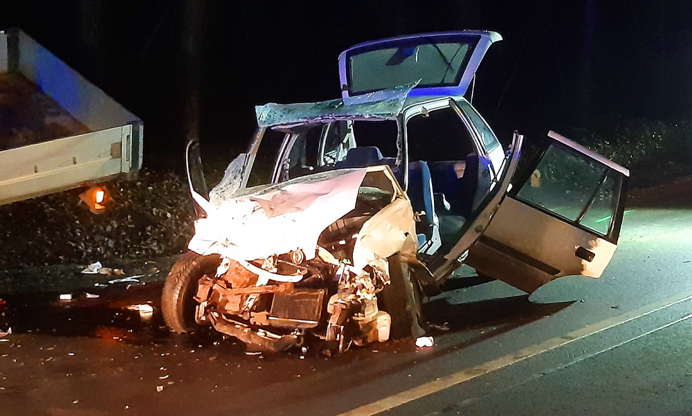 Durva baleset a ferihegyi repülőtér közelében, frontálisan ütközött a Suzuki egy teherautóval