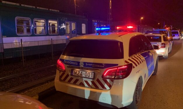Tragédia: halálra gázolt a HÉV egy kerékpárost Budapesten – Fotók a helyszínről