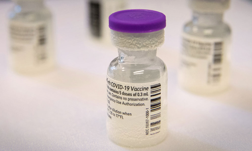 95 koronavírussal fertőzött halt meg, a legújabb kutatás szerint a Pfizer vakcina képes megakadályozni a vírus továbbadását