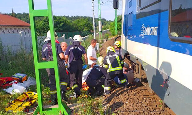 Tragédia Veresegyházon: vonat alá zuhant egy fiatal férfi, több végtagját is levágta a szerelvény