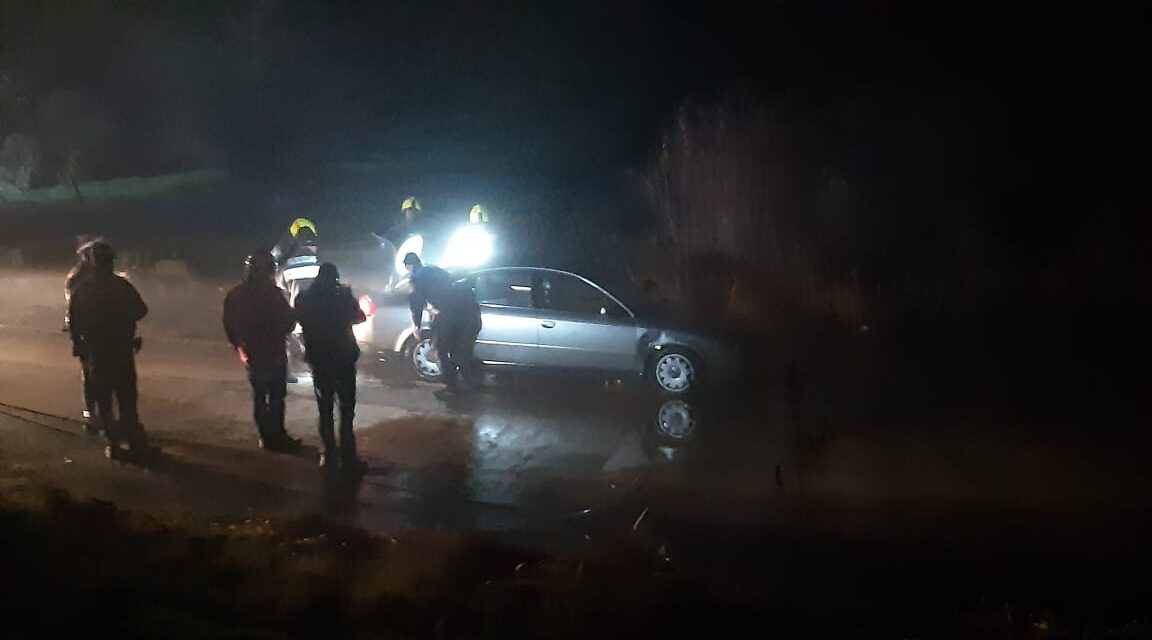 Három utassal a Dunába gurult kocsijával egy sofőr Soroksárnál – Fotók és videók a helyszínről