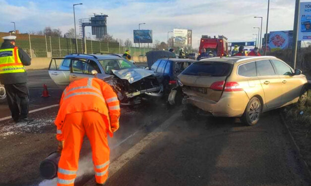 Súlyos baleset Budaörsnél: 10-en sérültek meg, köztük 7 gyermek, mentőhelikopter is a helyszínre érkezett