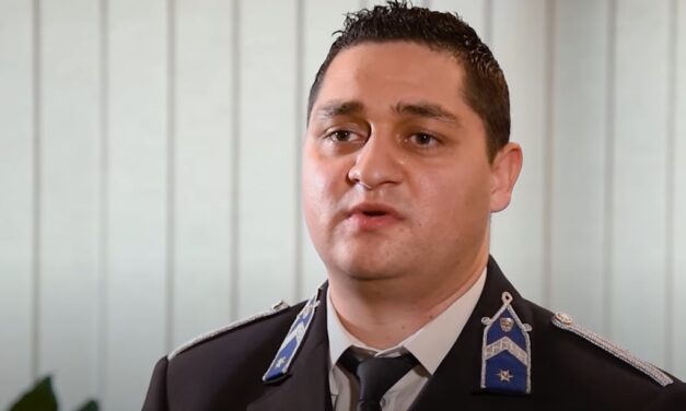 Megszólalt a hős rendőr, aki újraélesztette az újpesti társasház második emeletéről kizuhant kislányt – videó