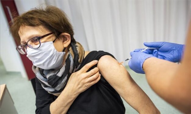 Kínai vakcina: Szijjártó mellett 14 uniós nagykövet egyeztetett Kínával