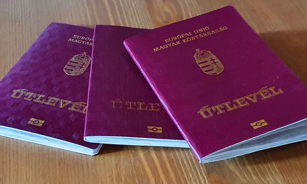 76 külföldi kapott magyar útlevelet egy bűnszervezet segítségével – főleg ukrán és orosz „ügyfelekkel” dolgoztak