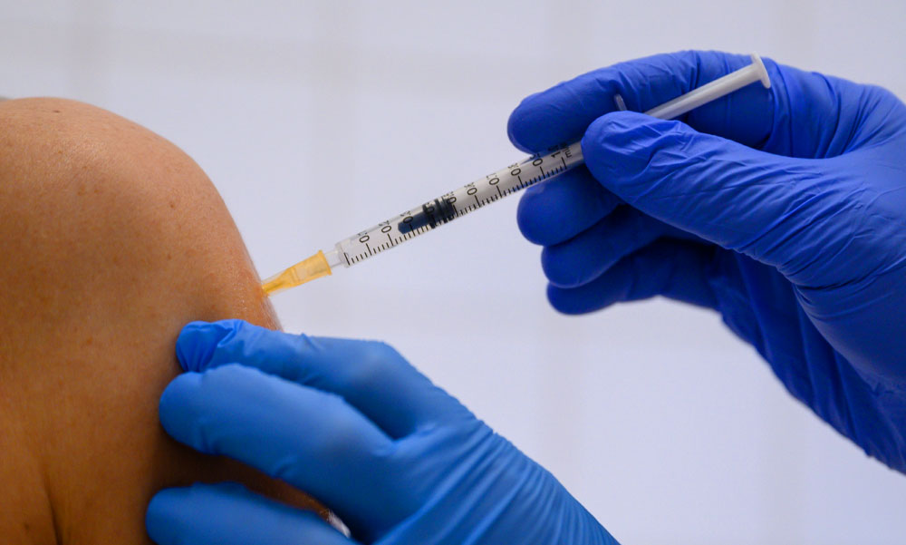 „Akinek nem kell az éppen elérhető vakcina, elmegy a sor végére” – Orbán Viktor új részleteket árult el az oltásról