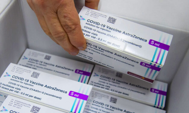 Az AstraZeneca tájékoztatót küldött az orvosoknak, hogy milyen veszélyes tünetekre kell figyelni az oltás után