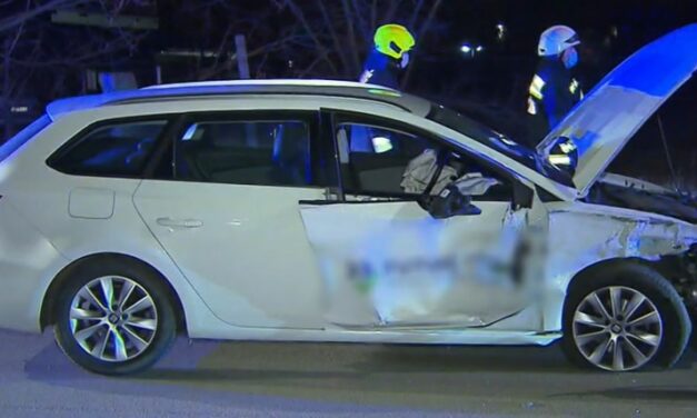 Részeg sofőr rendezett ámokfutást a 17. kerületben: száguldozás közben csapódott egy parkoló autónak, amit nekitolt egy villanyoszlopnak – videó