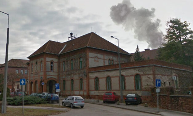Tűz volt a székesfehérvári kórházban, 128 beteget az ágyukkal együtt toltak ki az épületből