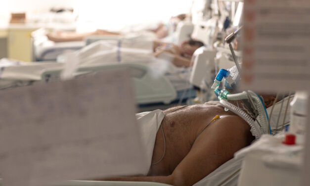 Örökre megvakult egy lélegeztetőgépen lévő Covidos beteg, családja szerint emberi mulasztás történt a budapesti kórházban