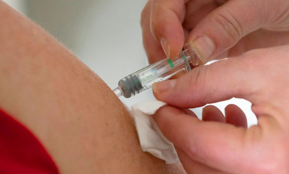 Újabb 285 emberéletet követelt itthon a koronavírus, mindeközben jó hír érkezett a Moderna vakcinájáról