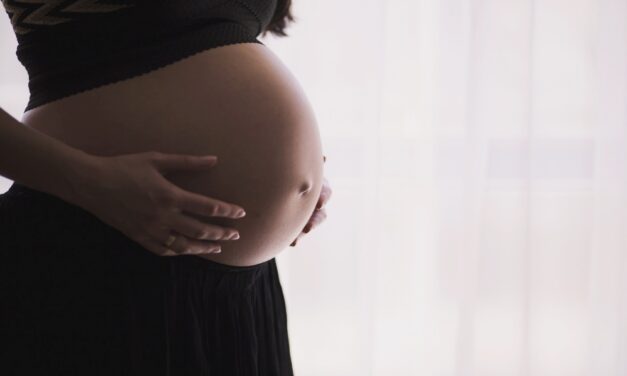 Eluralkodott a káosz a kismamák oltópontjain – van, aki úgy kapta meg az oltását, hogy nem is igazolta a terhességét