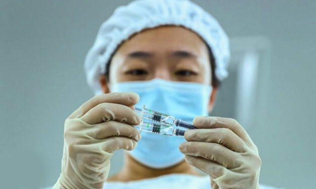 Újabb kínai vakcinának adott engedélyt Magyarország, ebből elegendő csak egy oltás