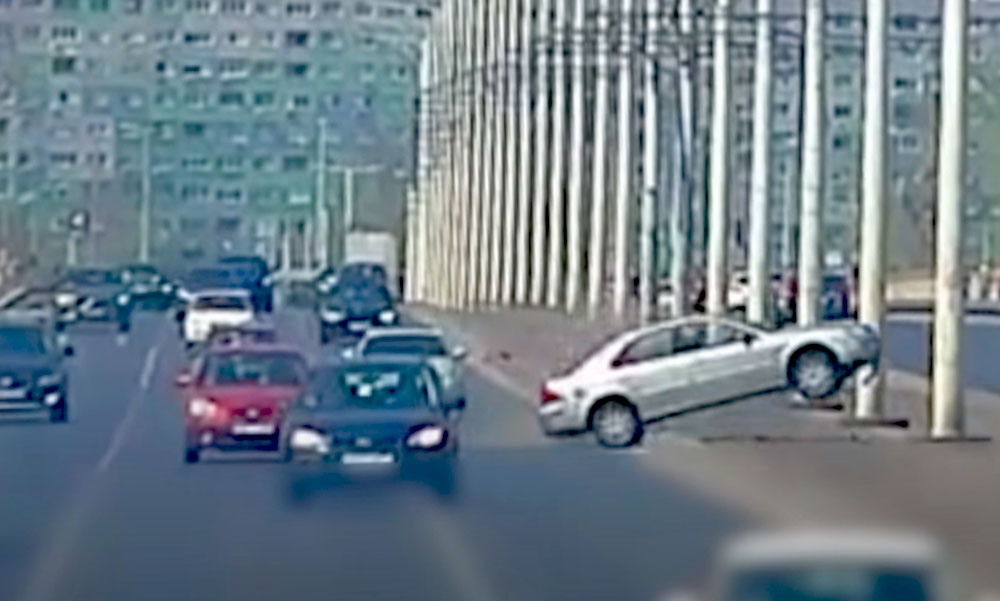 Elfogták a cserbenhagyó sofőrt, aki lelépett, miután óriási balesetet okozott az Árpád hídon