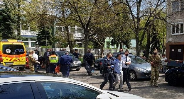 „Sajnos, ez az ember egy időzített bomba volt” – diáktársaival és tanáraival is agresszíven viselkedett az a marokkói férfi, aki Zuglóban oltotta ki felesége életét 2,5 éves gyermeke szeme láttára