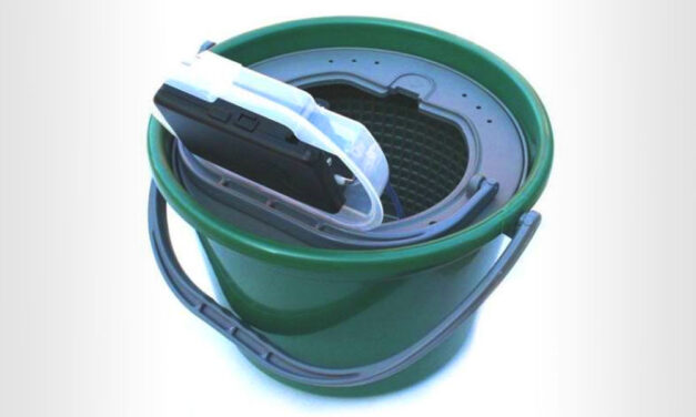 Így hasznosulhat a vízparton egy praktikus csalihalas vödör