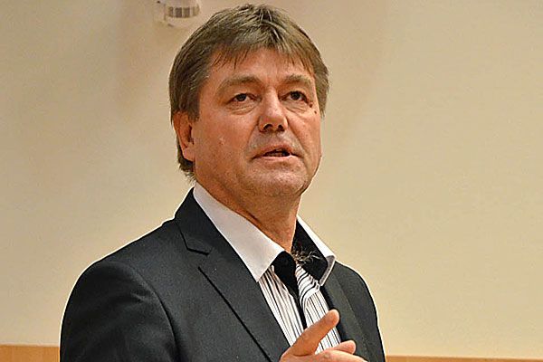 Meghalt Puhl Sándor, a legismertebb magyar játékvezető