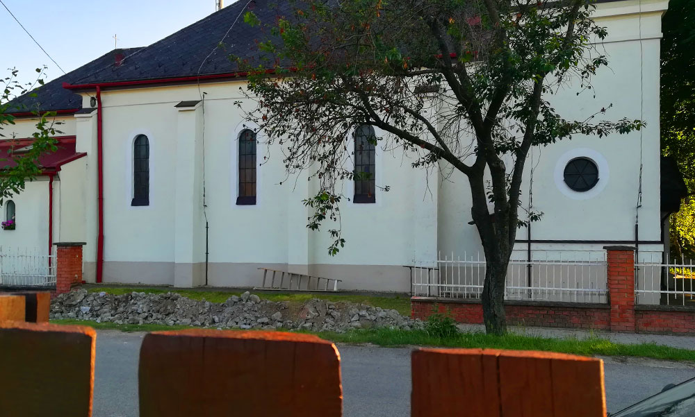 Urnás temetkezési helyet építenek a város közepén Dunavarsányban, a szomszédok kiakadtak