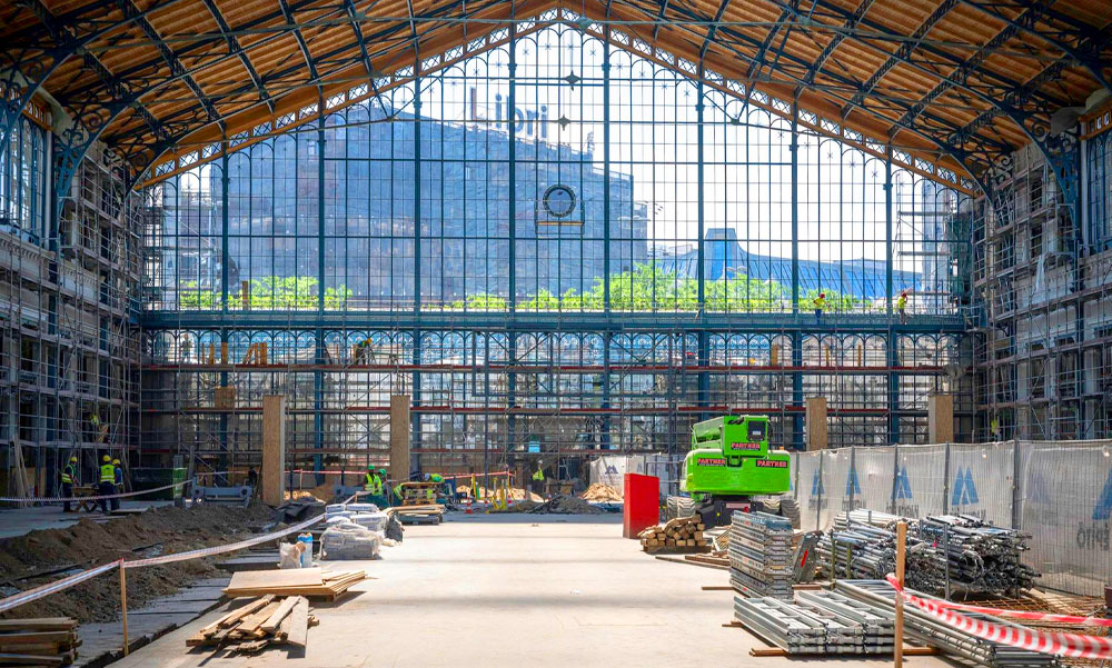 Ez történik most a Nyugati pályaudvaron: Az ország legforgalmasabb vasútállomását szétkapták, hogy megszépüljön