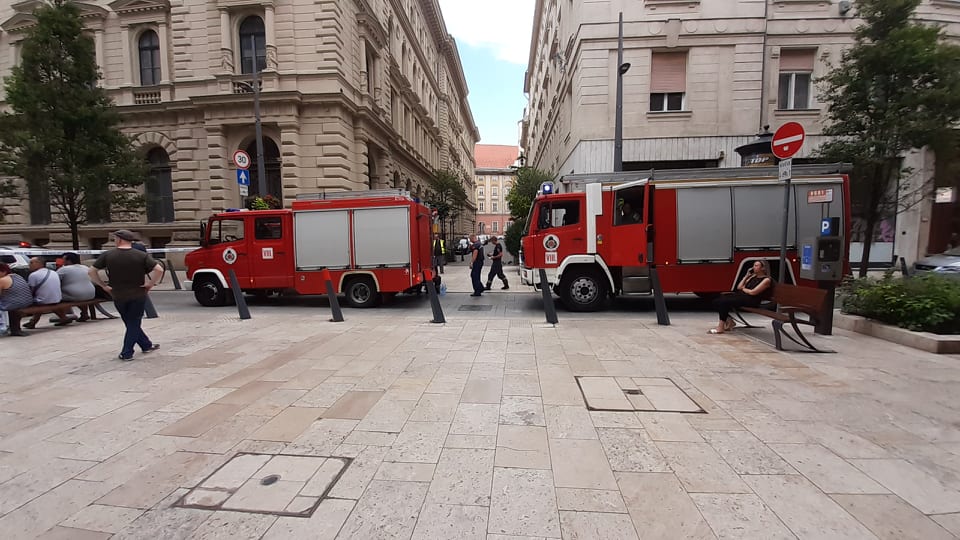 Hatalmas káosz: Luxusszálloda gyulladt ki Budapesten, tele a környék tűzoltókkal