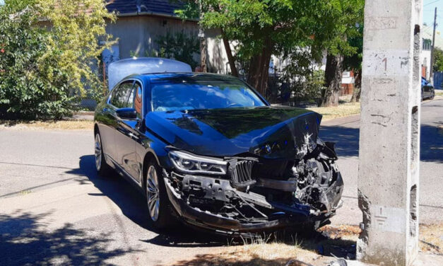 Fradi meccsre indult, totálkárosra tört a BMW-je, a vétkes sofőr szédelgett az ütközéstől