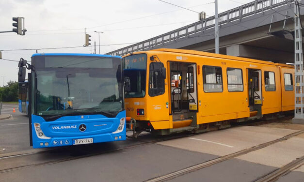 A fülledt hétvégi melegben összecsókolózott egy BKV-busz és egy villamos