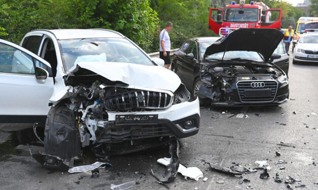 „Próbáltam elkerülni a frontális ütközést” megszólalt a ferihegyi gyorsforgalmin súlyos balesetet szenvedett Audi sofőrje