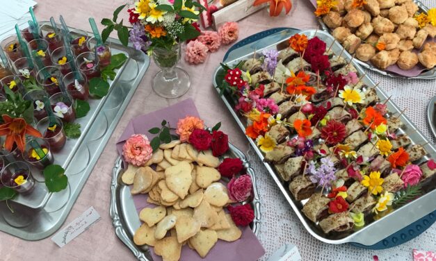 Biokertben virágot kóstolni, Jókai asztalánál uzsonnázni, Budapest felett a rózsakertben török teát inni: remek kerti programok hétköznapra