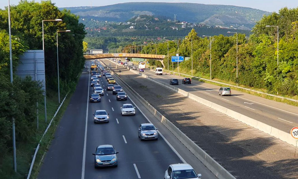 Bővítik az M1-es autópályát, háromsávos lesz az M7-es Budapest és a Balaton között – csak még azt nem tudják, mikortól