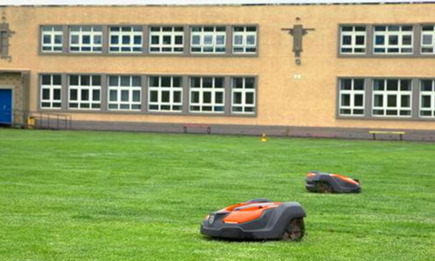 Milyen robotfűnyíró alkalmas a parkok rendbetételére?