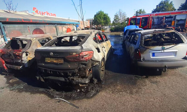 Kigyulladt egy méregdrága BMW az Auchan parkolójában, átterjedt a tűz 4 másik autóra is, miért égnek ki a BMW-k?