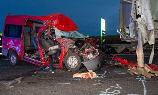 Borzalmas baleset az M1-esen: kiderült, kik ültek abban az autóban, amiben mindenki meghalt